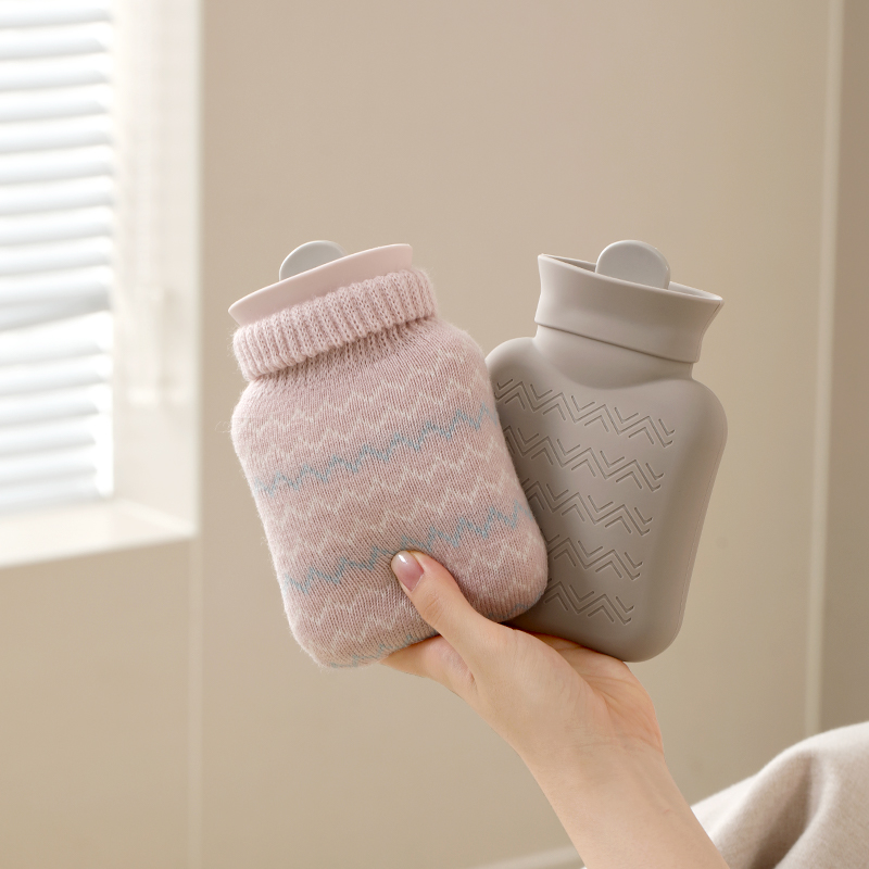 家用简约硅胶热水袋暖手宝女学生敷肚子可爱毛绒热敷暖宫暖脚暖腰