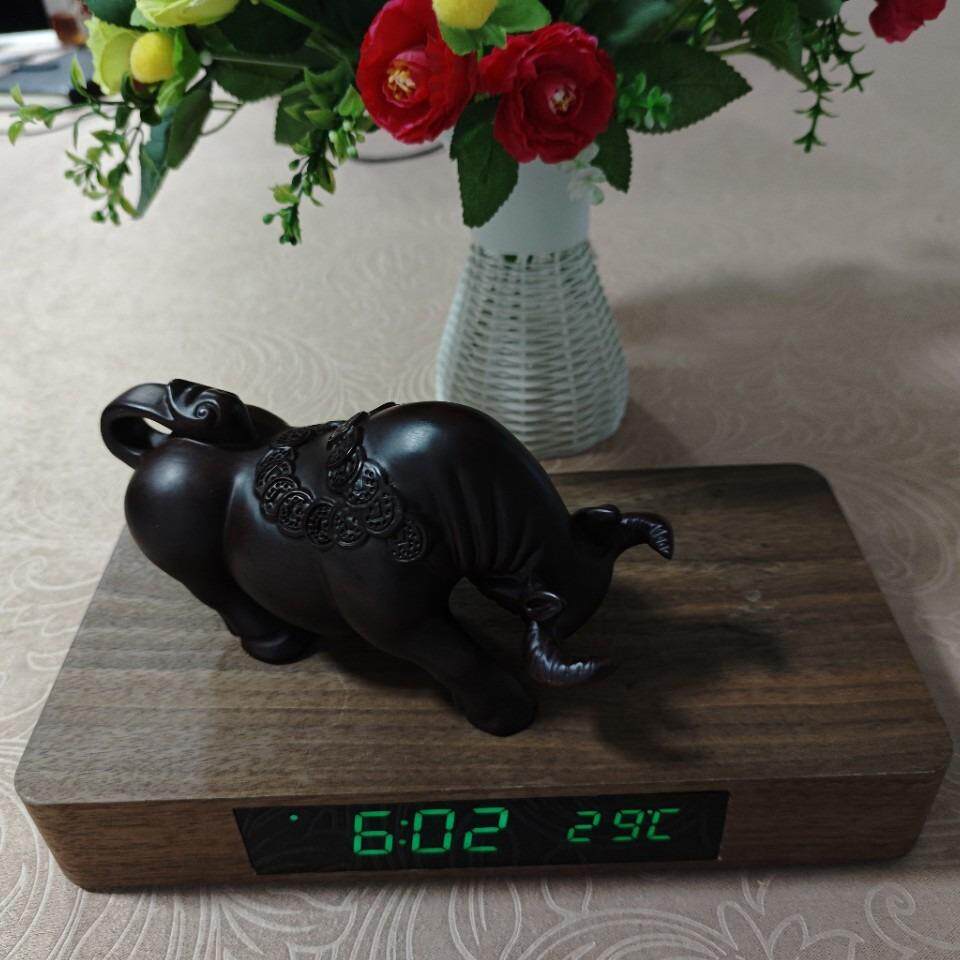 家居木头钟无线充 智能声控静音电子闹钟led木头钟无线充数显座钟