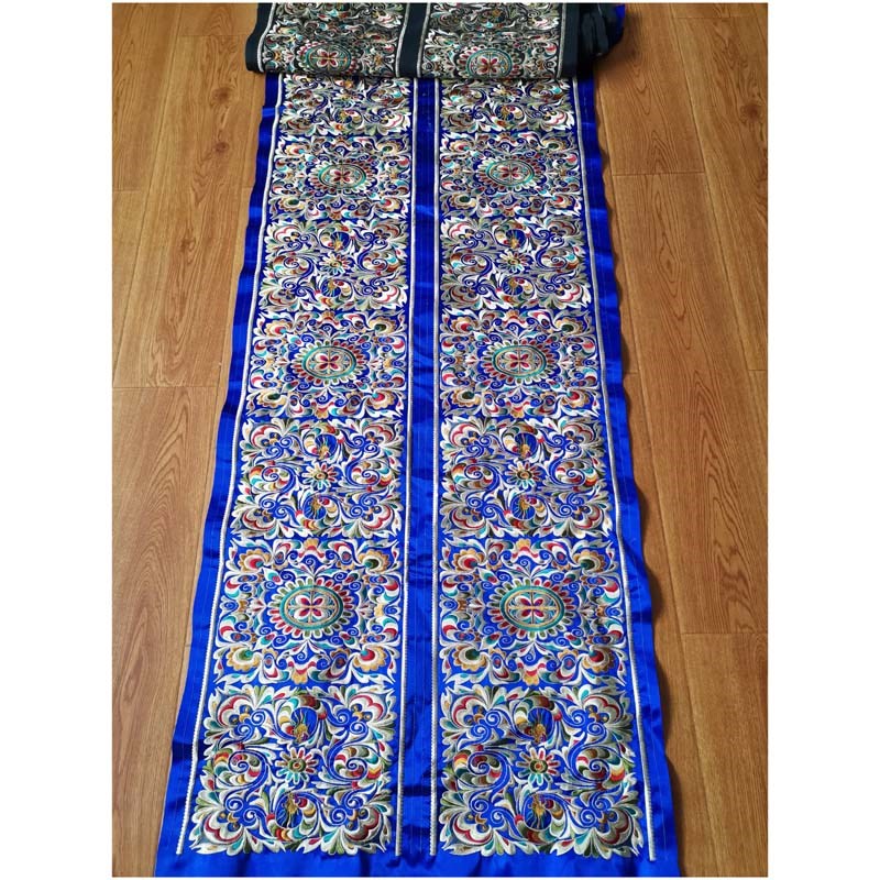 云贵民族服装花边机绣特色绣片  桌旗重工刺绣  床尾巾绣花布料