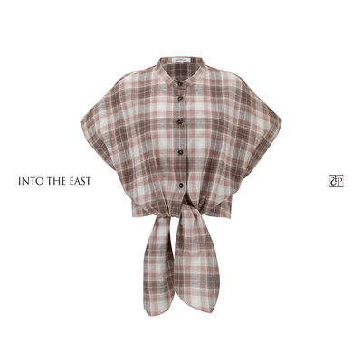 Into The East己印咖粉格纹系结短袖上衣