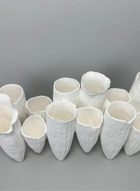 现代简约手工白色陶瓷摆件花器软装创意设计家居客厅桌面酒店样板