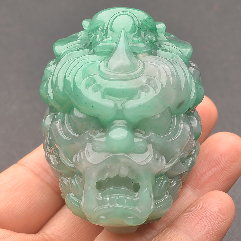 非洲翠古兽手把件天然独龙玉兽面纹手玩件冰种飘花绿色手工雕刻辟