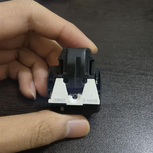 极速适用于冰箱压缩机启动器原装冰箱保护器8UEA14E62