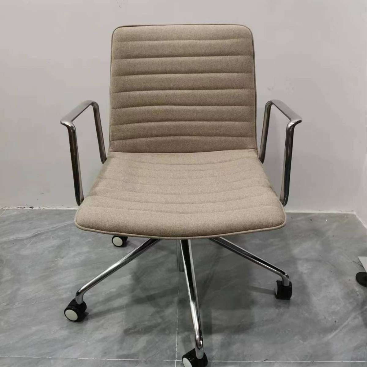 小型电脑椅子休闲职员办公椅家用书房椅无扶手小巧精致转椅