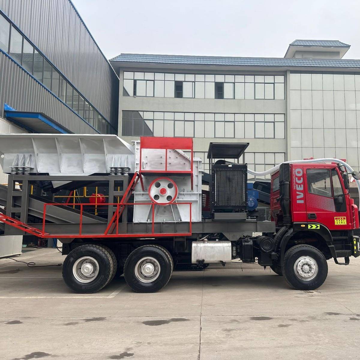 移动锰矿石破碎机车载建筑垃圾石头石块粉碎设备矿石鹅卵石制砂机