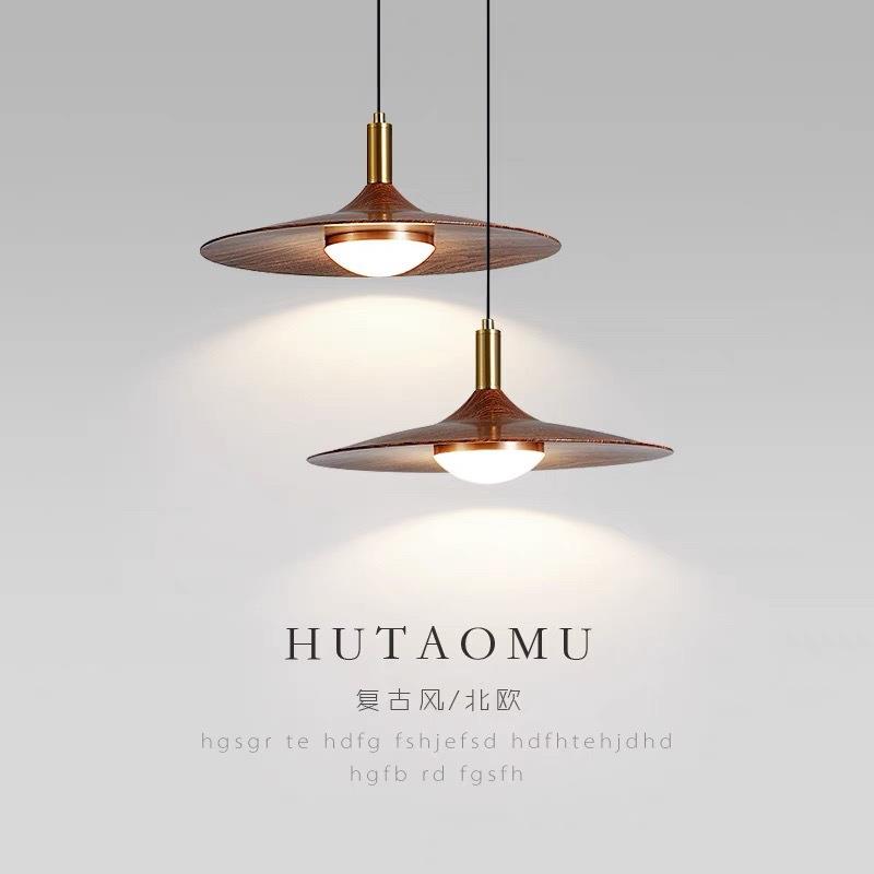 北欧简约餐厅灯胡桃木色吧台飞碟灯创意民宿卧室床头茶室饭桌吊灯