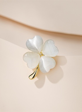 猫眼石四叶草胸针小众设计感高档胸花2025新款别针女衣服固定配饰