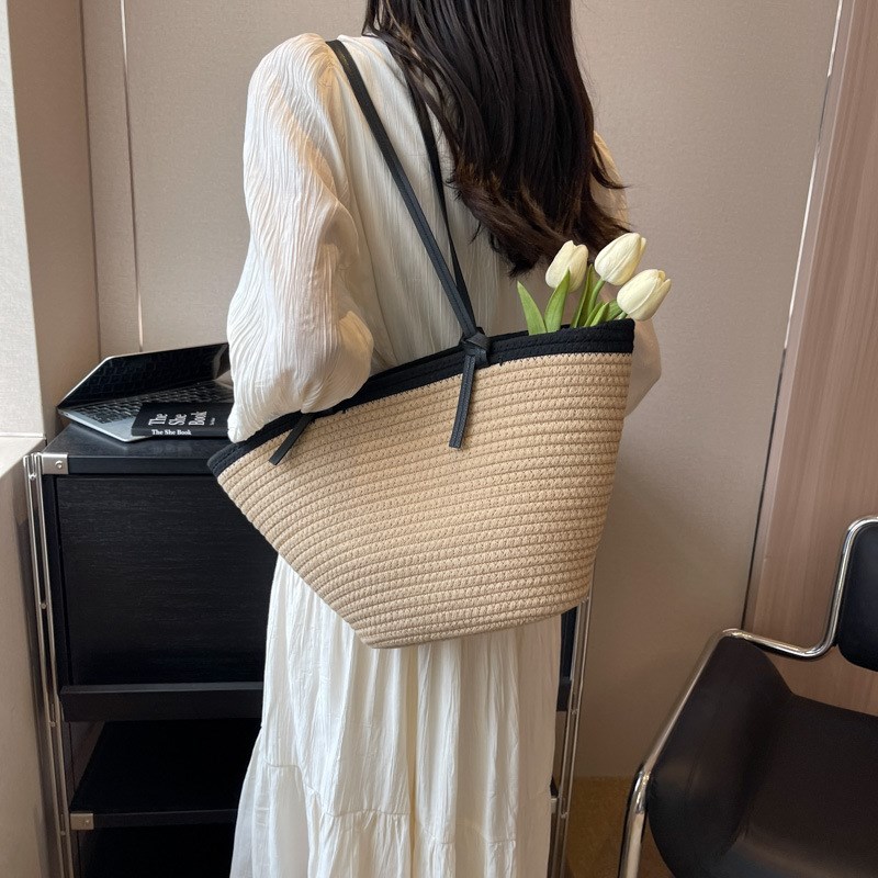 出游斜挎包编织草编女包20w23新款时尚沙滩包潮流小众夏季单肩包