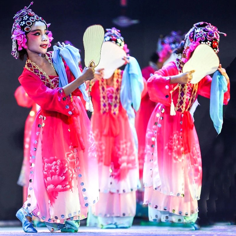 儿童俏花旦演出服新款百蝶香扇舞蹈服古典舞梨花颂京剧Z戏曲表演