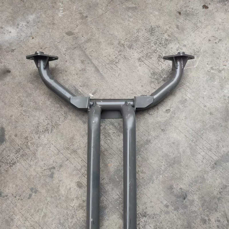 适用重汽豪沃T7H后挡泥板支架汕德卡驱动轮后桥挡泥板支架支撑杆