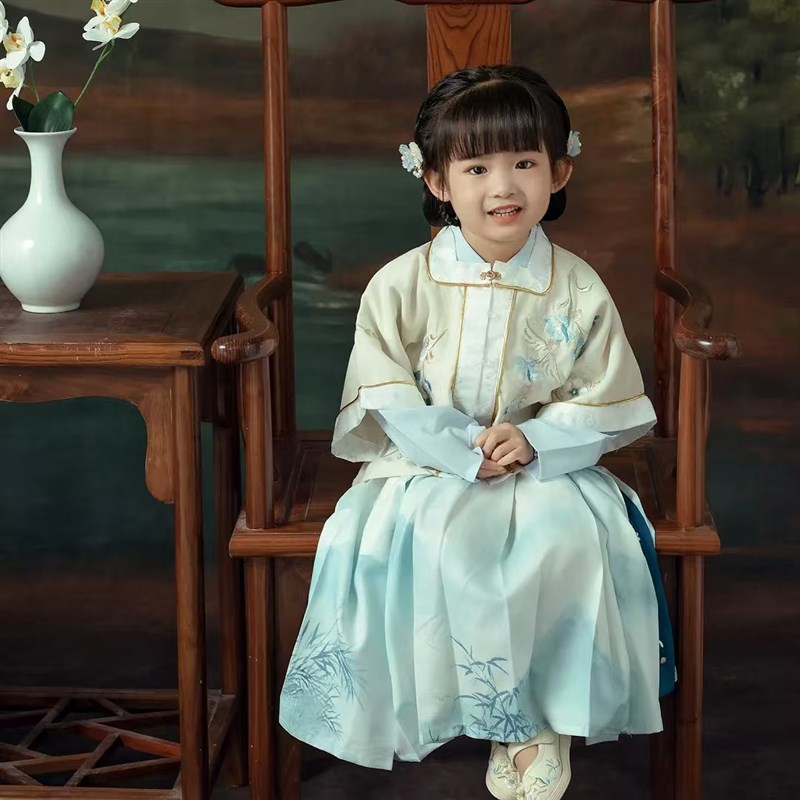 儿童汉服女童f拜年服宋制中国风唐装日常年服套装明代三件套2024