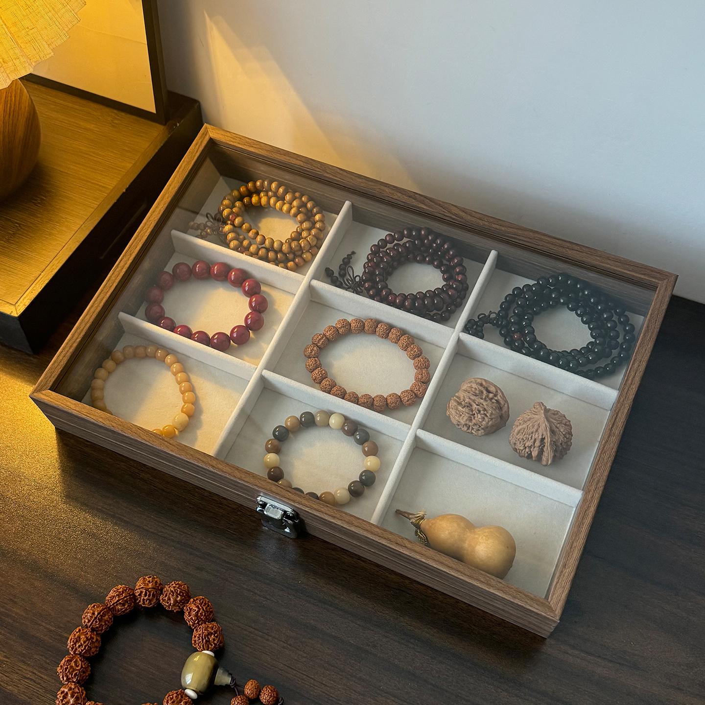 手串收纳盒实木高档精致文玩饰品盒2025新款大容量珠宝盒胡桃木纹