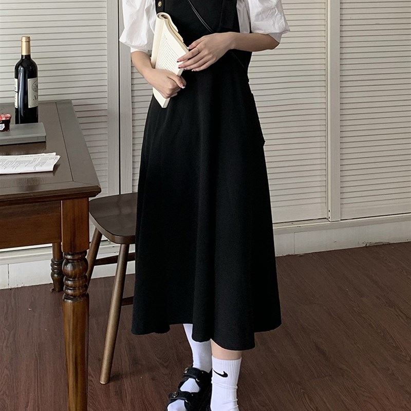 胖妹妹mm大码遮肉裙夏梨t形身材连衣裙女夏季薄款V显瘦西装料背带