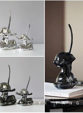 一匚 现代简约样板间创意长鼻子人像艺术摆件 售楼处客厅软装饰品