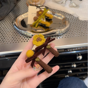 花朵毛球蝴蝶结发夹女前额刘海夹子头饰2025新款高端侧边夹发卡秋