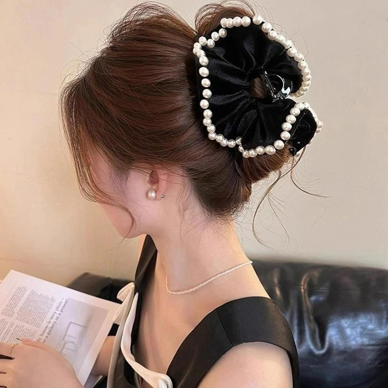 法式丝绒珍珠抓夹女高级感气质盘发鲨鱼夹2025新款后脑勺优雅发饰