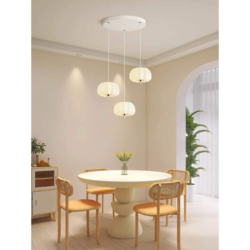 南瓜吊灯餐厅灯2023年新款吊灯三头饭店现代简约北欧PE滚塑灯罩