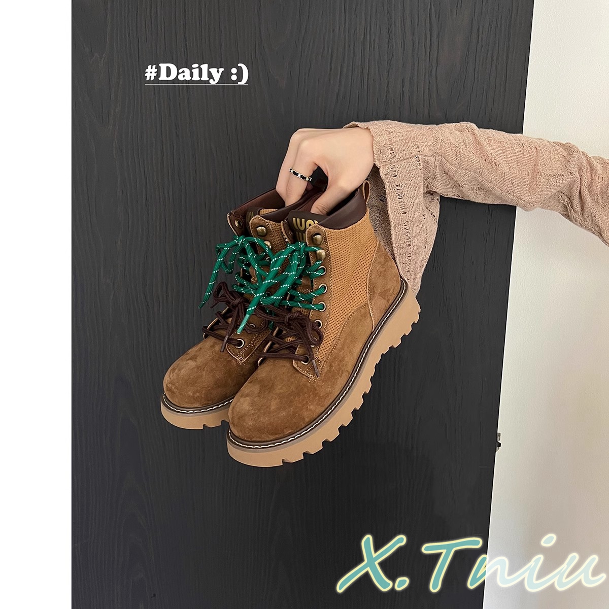 爆款厚底增高英伦风马丁靴