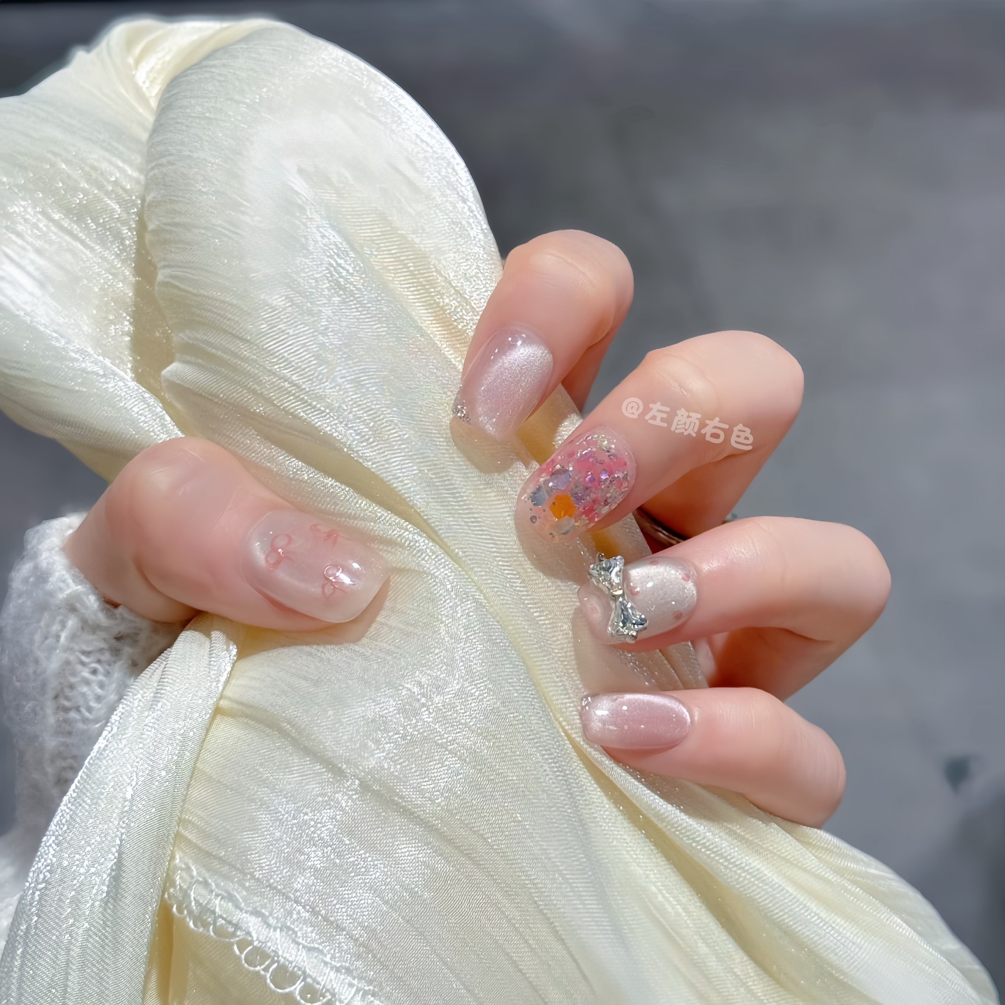 手工穿戴甲2025新款爆闪蝴蝶钻猫眼美甲新娘婚礼显白短甲指甲贴片