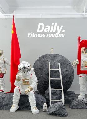 厂家销售仿真宇航员摆件玻璃钢大型火箭飞船雕塑商场科技展馆装饰