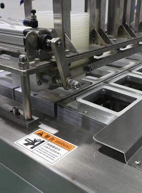 QCF-4预制菜毛血旺嫩鸭血豆腐 火锅鹅血盒式自动灌装封口机优惠价