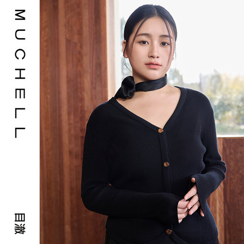 目澈MUCHELL【海芋恋】棉羊毛混纺V领金属扣显瘦女款黑色针织衫