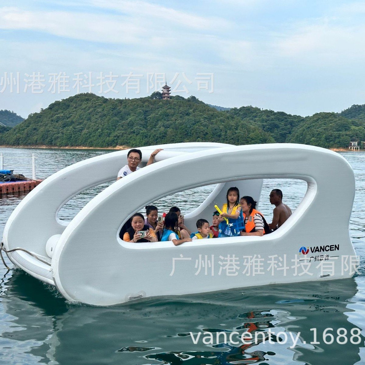 户外休闲水上充气游艇一体充气船太阳能电动游艇Inflatable yacht