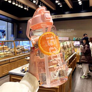 超大容量2L运动健身水杯女大号塑料水壶简约耐高温带吸管刻度杯子