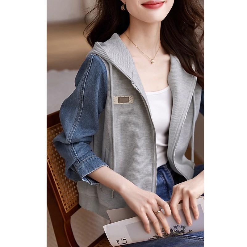 牛仔拼接连帽休闲卫衣女秋季新款小个子宽松百搭拉链短款外套上衣