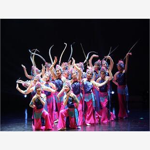 新款俏花旦演出服女儿童小花旦梨园戏曲服成人京剧头饰心有翎兮服