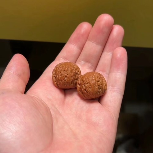 文玩核桃磨盘白狮子头小尺寸