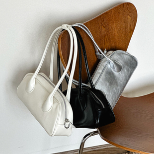 TAWEN 高级感小众单肩腋下包女2025大容量保龄球包真皮简约法棍包