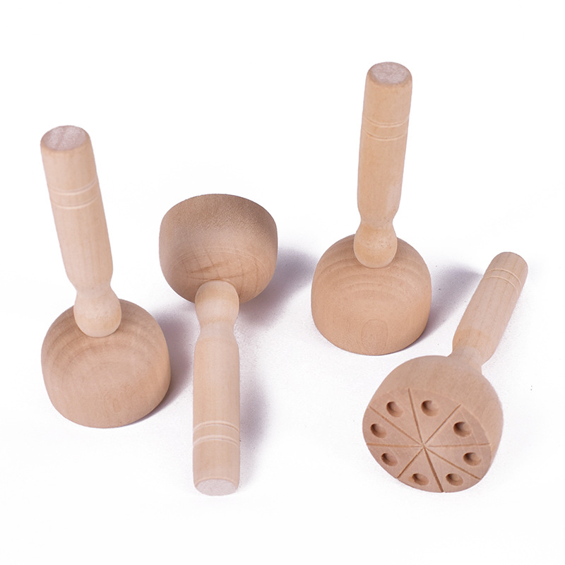 幼儿园手工制作玩橡皮泥陶泥木头
