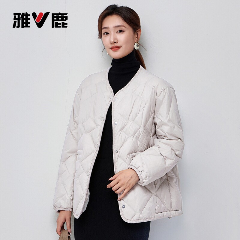 雅鹿轻薄羽绒服女2026秋冬新款短款内胆圆领冬装外穿轻便羽绒外套