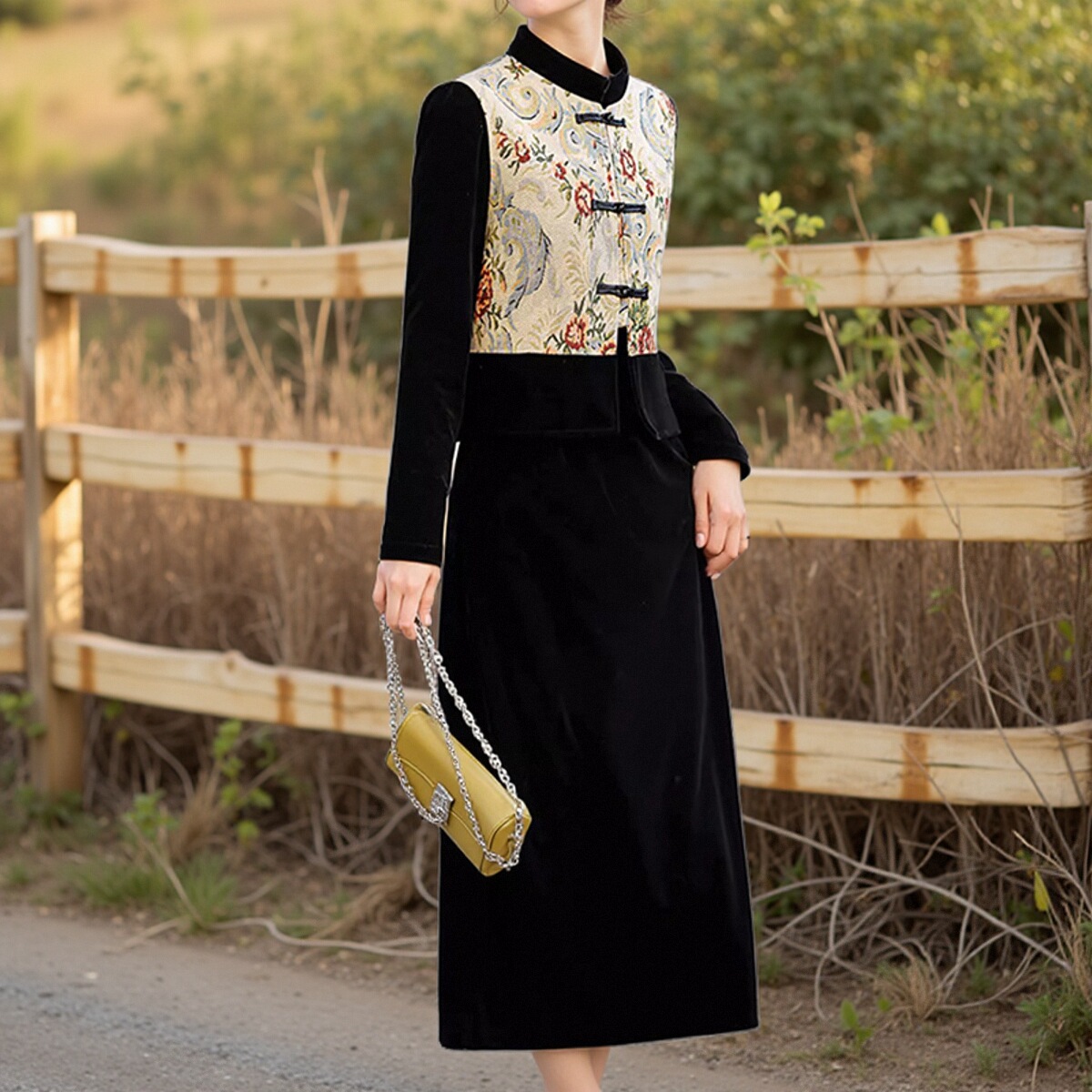 国风刺绣马甲金丝绒连衣裙套装