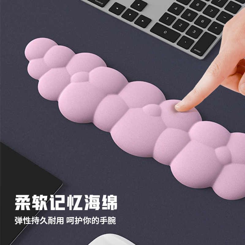 云朵可爱键盘滑鼠垫桌面三件套女生手腕垫打字护腕托记忆棉掌托图片