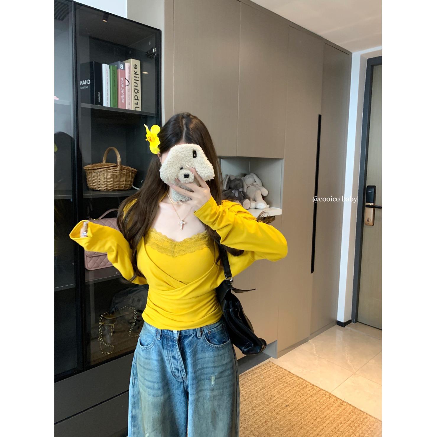 辣妹黄色v领长袖T恤女春季设计感套装蕾丝拼接挂脖背心上衣两件套