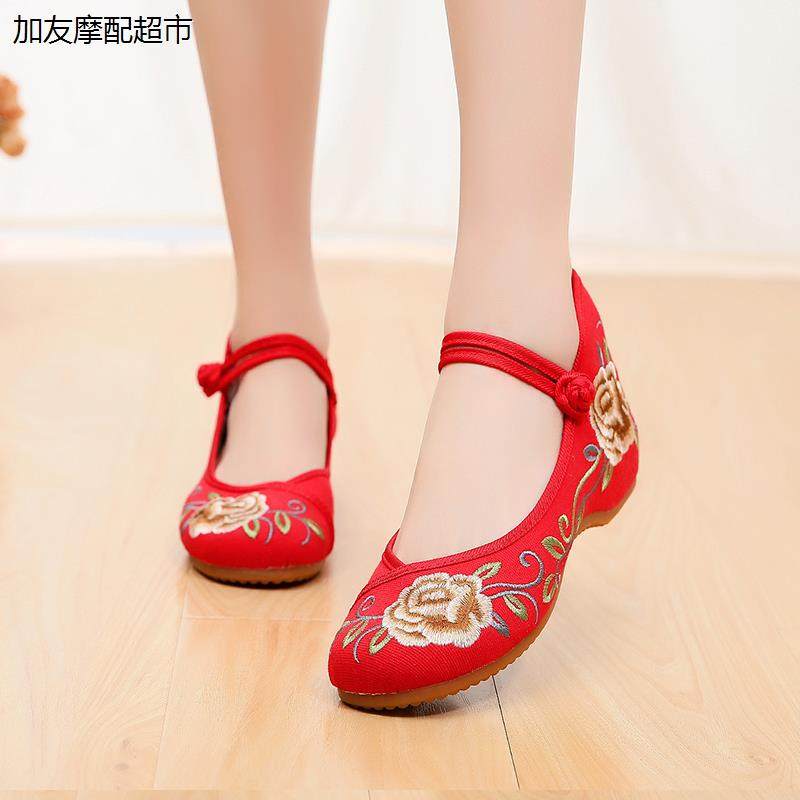 广场舞鞋女新款绣花老北京布鞋软底舞蹈鞋古民族风秧歌红色跳舞鞋