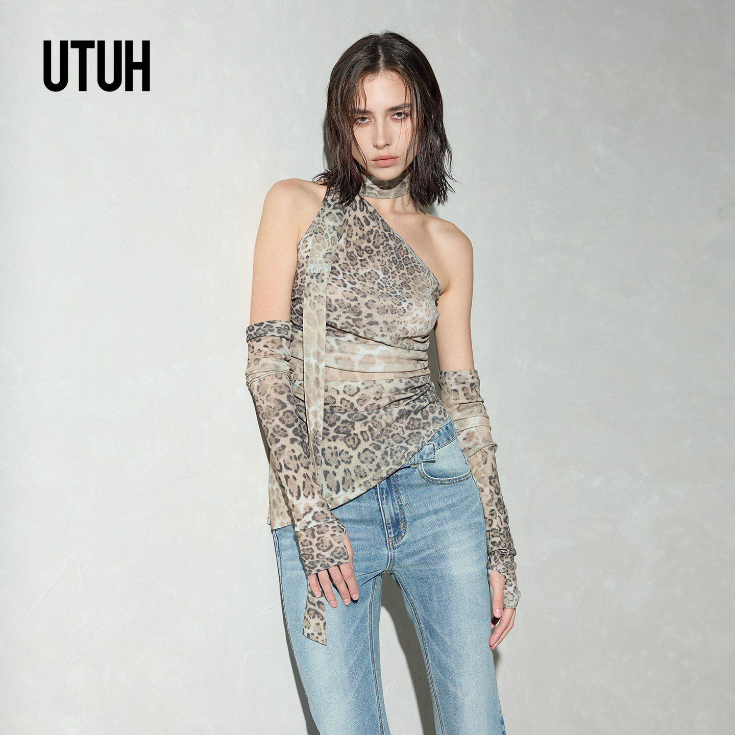 UTUH26春豹纹花色T恤辣妹风绑带女修身性感斜露肩上衣TLWLS2N594