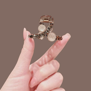 高级感小抓夹半扎发量少鲨鱼夹又字少发量亮钻小发抓公主头发夹