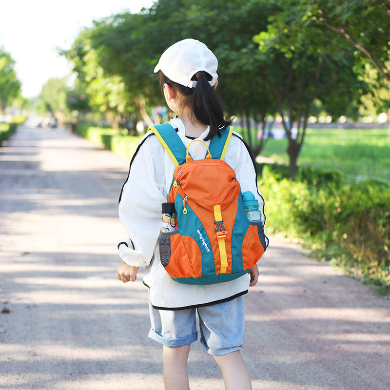 儿童背包男孩外出旅游双肩包女轻便春秋游户外休闲登山包补习书包