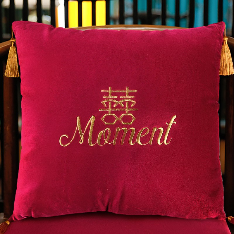 极速中式结婚抱枕一对喜庆酒红绒布E刺绣喜字婚庆婚房装饰布置新