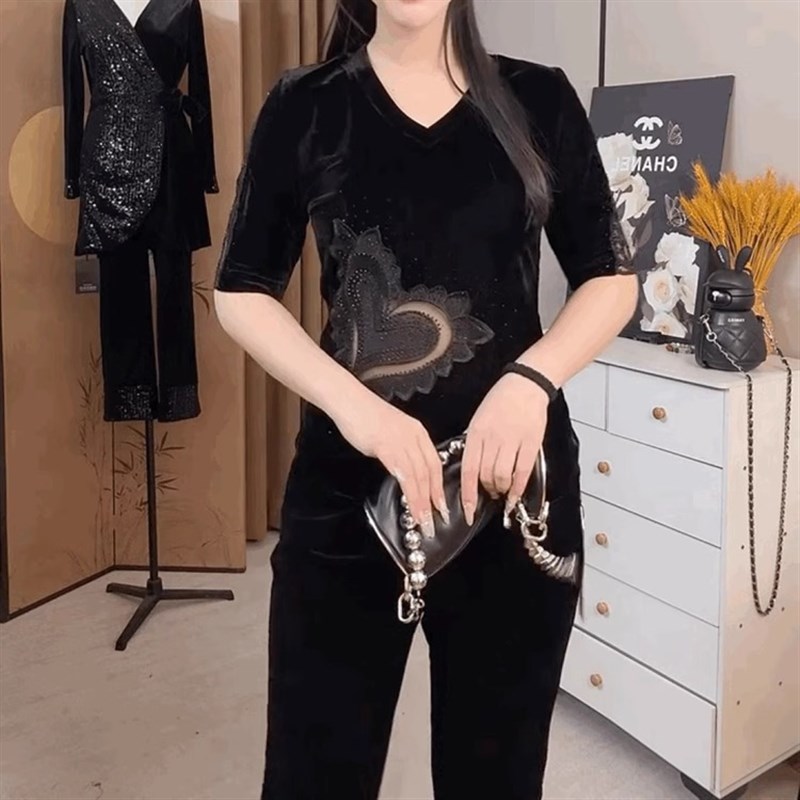 速发金丝绒蕾丝镂空黑色V领上衣法式修身丝绒短袖T恤打底衫时尚小