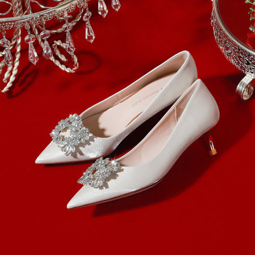 新品法式低跟婚鞋女2026新款香槟色绝H美新娘鞋日常可穿伴娘高跟