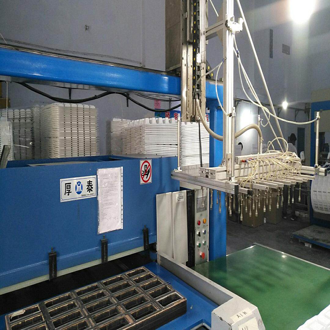 冲床机械手厂家，厚泰单边吸塑机械手，橡胶吸嘴