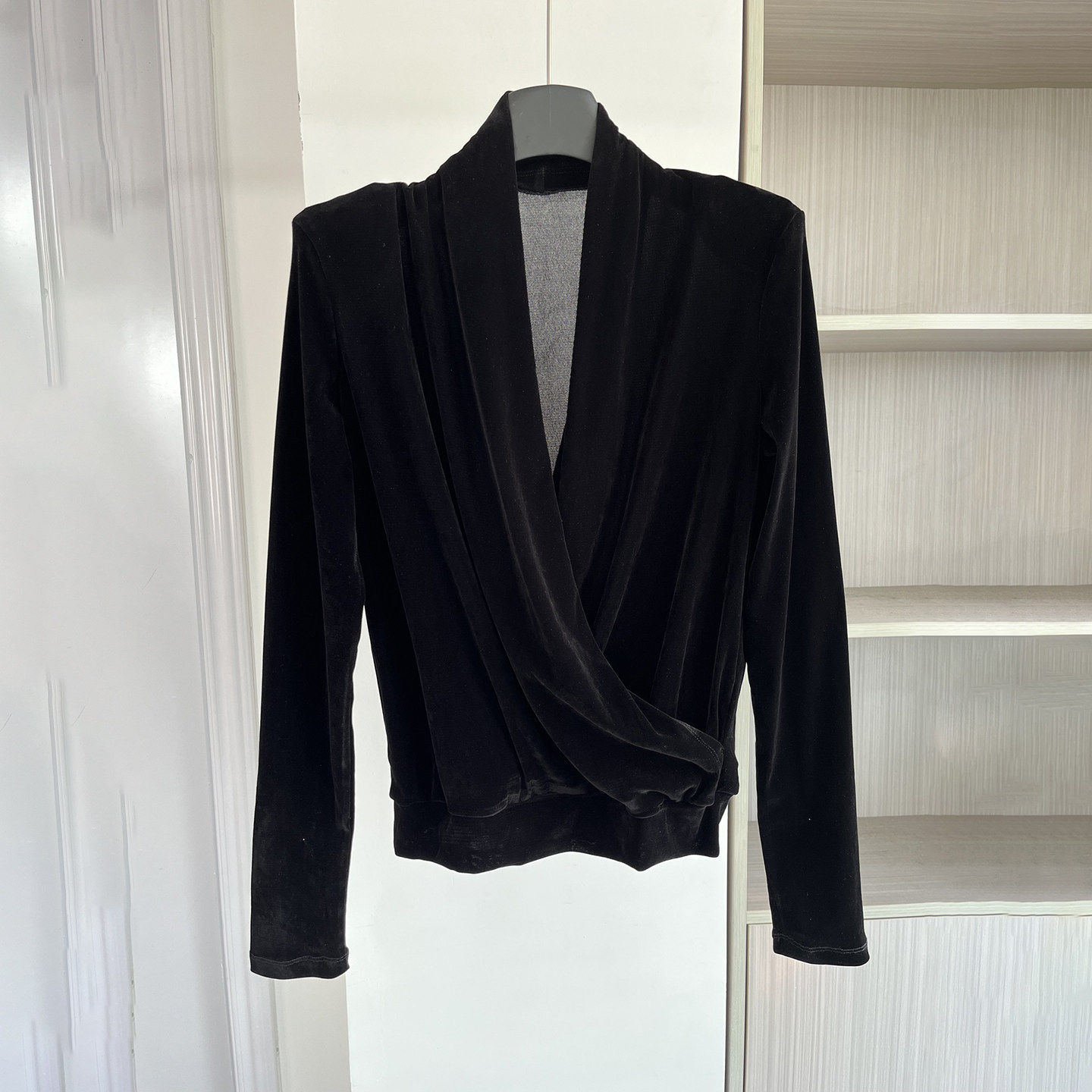 法式小众交叉V领长袖T恤女秋冬季时尚修身显瘦性感百搭打底衫上衣,女装/女士精品,T恤,淘宝优惠券,粉丝福利购,淘宝优惠卷