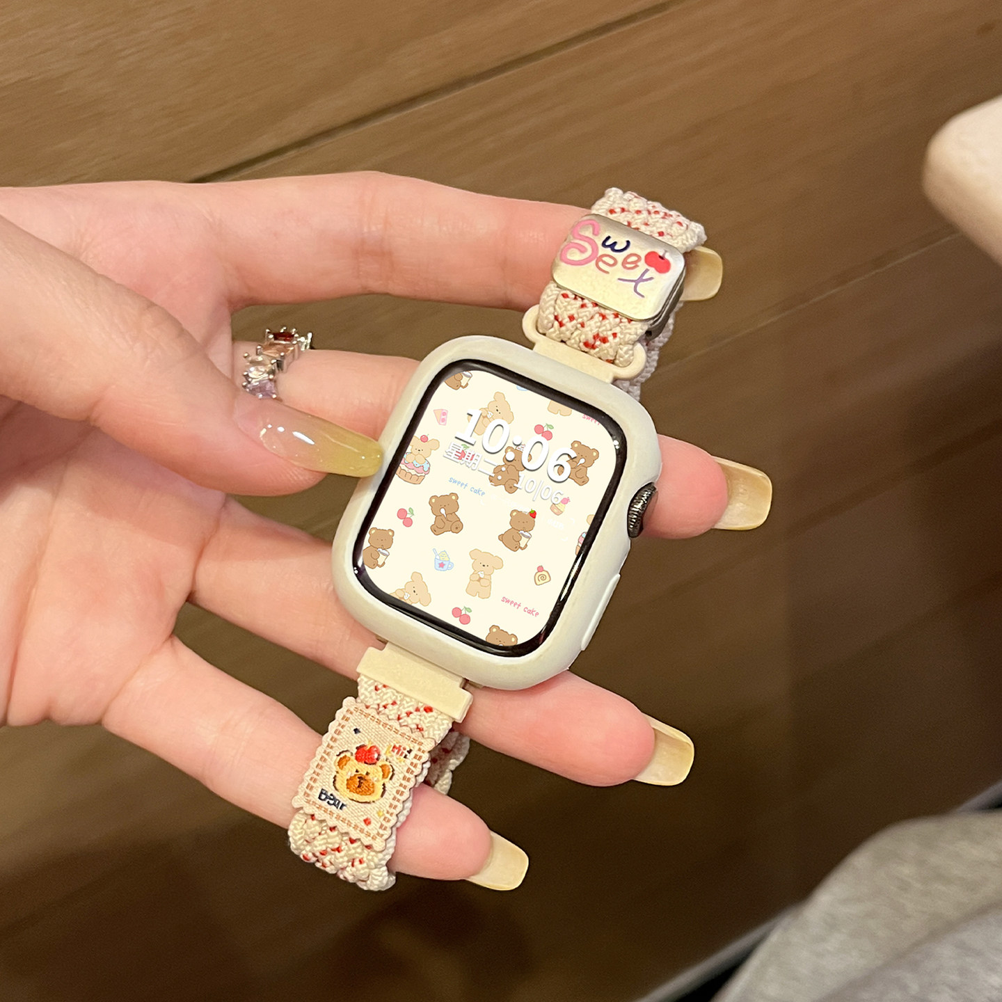 适用于小米手环10pro表带9pro可爱8pro卡通苹果小熊奶白