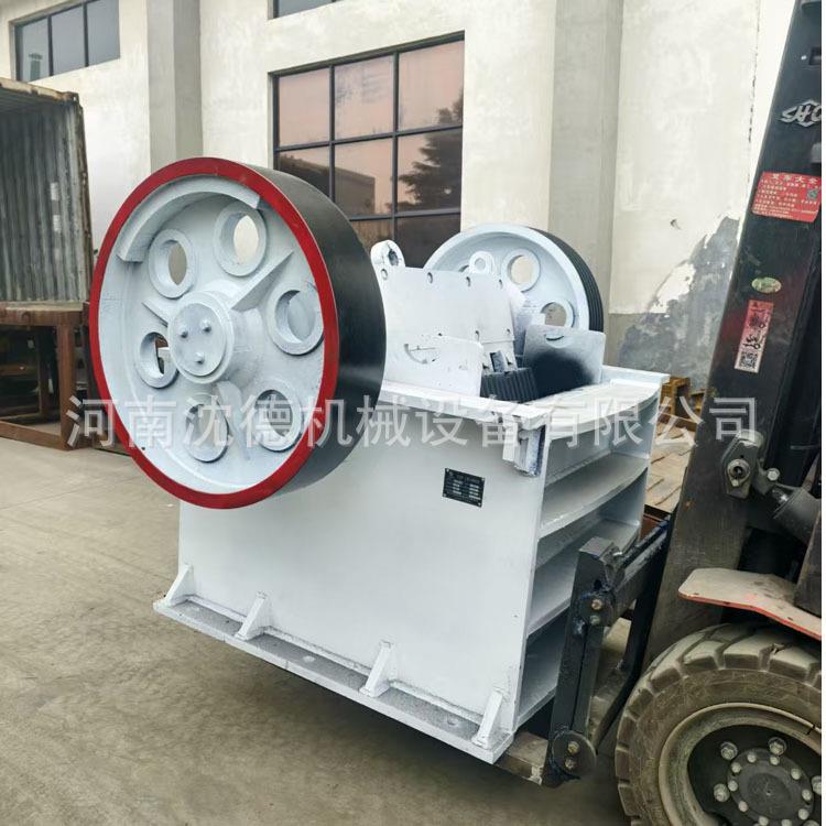 厂家直销颚式碎石机大型矿山石头破碎设备花岗岩玄武岩矿石颚破机