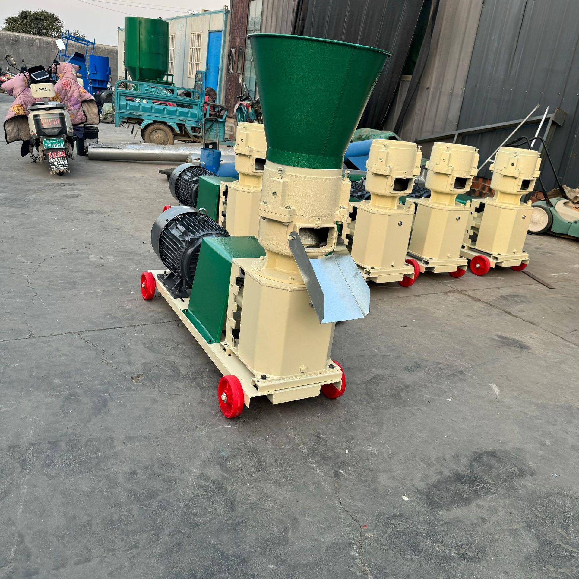 饲料颗粒机秸秆制粒机养殖机械厂家饲料机平模家用饲料造粒机