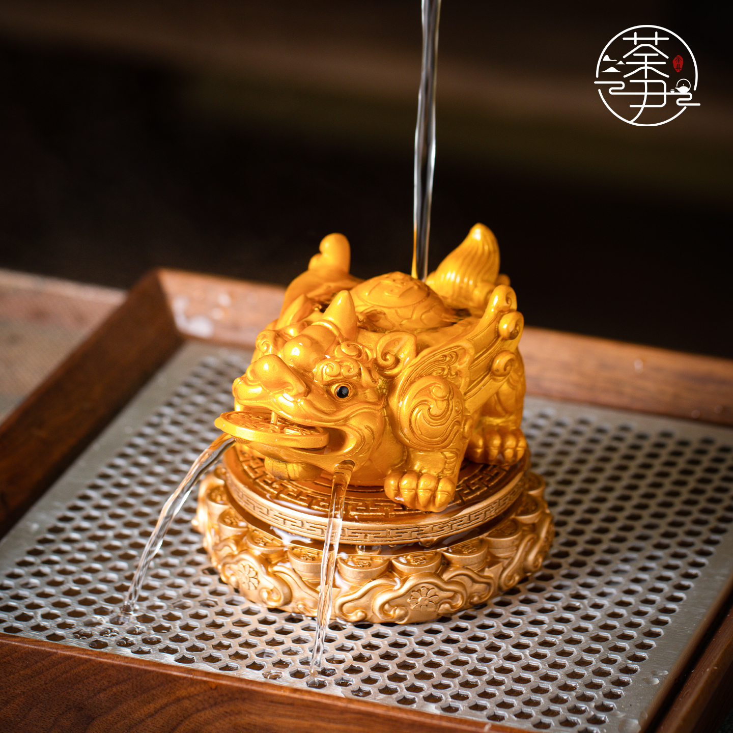 创意变色喷水旋转貔貅茶宠摆件